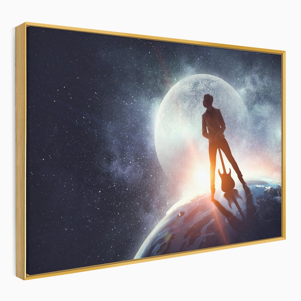 Tablou canvas cu ilustratie digitala cu un cantaret pe glob, in rama de aluminiu auriu